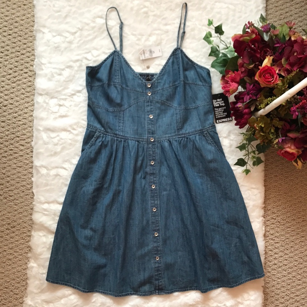 EXPRESS adorable jean dress 🌹🌹❤️❤️